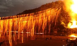 Featured image of post 韓国安東・河回船遊縄火遊びガイド：芙蓉台から降り注ぐ伝統の光の雨を愉しむ