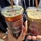 潜室のバラ団地で見つけたテンパーセントコーヒー潜室新川店の熟成ラテを持って漢江へ